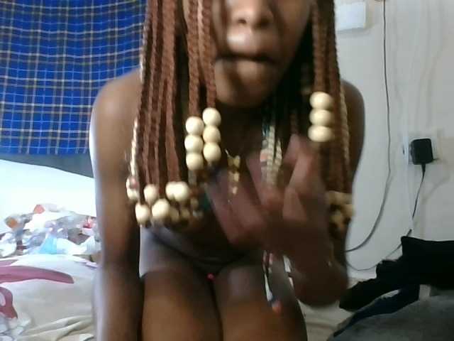 Vinsishly11 live cam on BongaCams