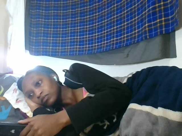 Vinsishly11 live cam on BongaCams