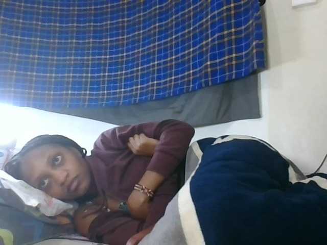 Vinsishly11 live cam on BongaCams