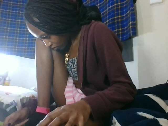 Vinsishly11 live cam on BongaCams