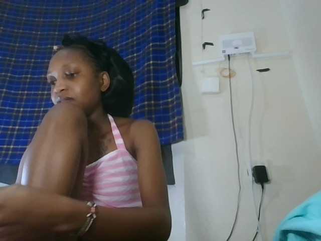Vinsishly11 live cam on BongaCams