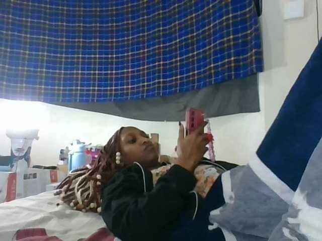 Vinsishly11 live cam on BongaCams