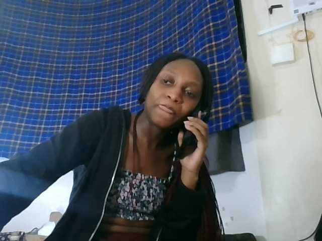 Vinsishly11 live cam on BongaCams