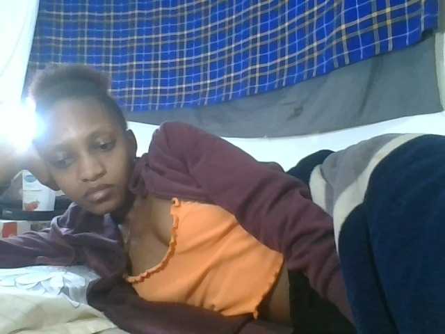 Vinsishly11 live cam on BongaCams
