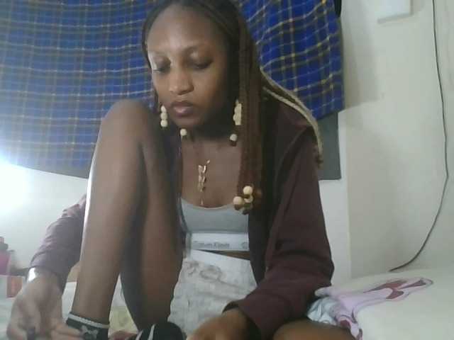 Vinsishly11 live cam on BongaCams
