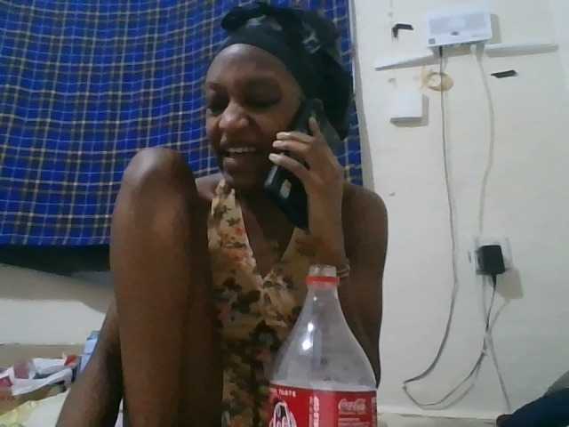 Vinsishly11 live cam on BongaCams