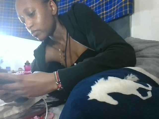 Vinsishly11 live cam on BongaCams
