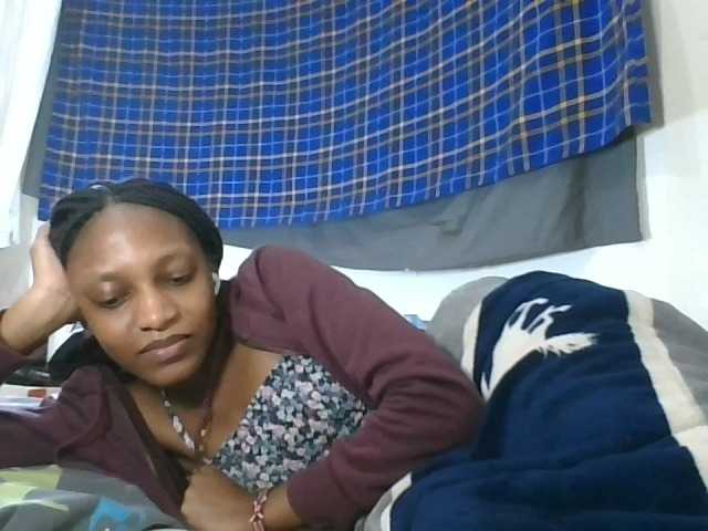 Vinsishly11 live cam on BongaCams