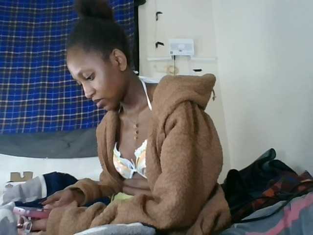 Vinsishly11 live cam on BongaCams