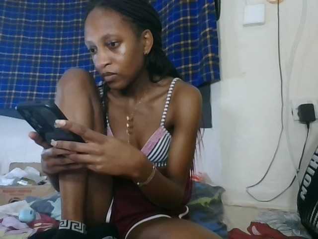 Vinsishly11 live cam on BongaCams