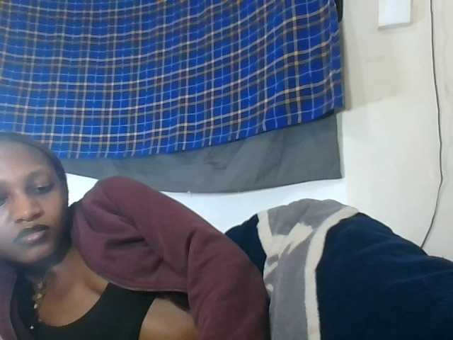Vinsishly11 live cam on BongaCams