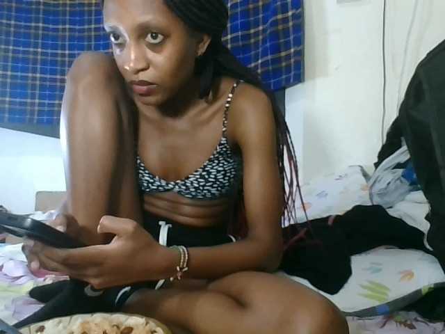 Vinsishly11 live cam on BongaCams