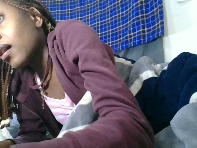 Vinsishly11 live cam on BongaCams