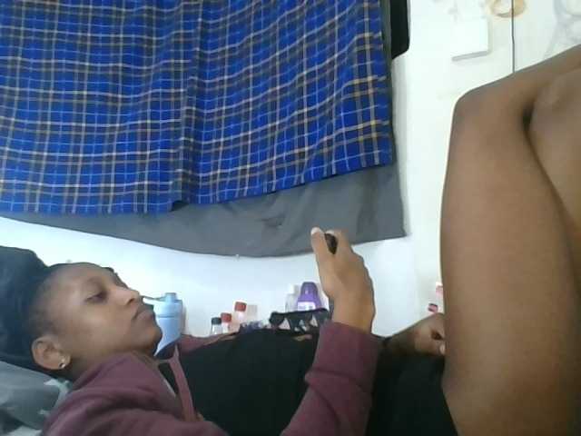 Vinsishly11 live cam on BongaCams