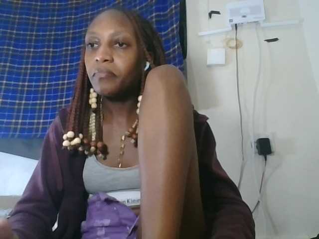 Vinsishly11 live cam on BongaCams