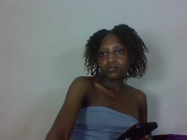 Vinsishly11 live cam on BongaCams