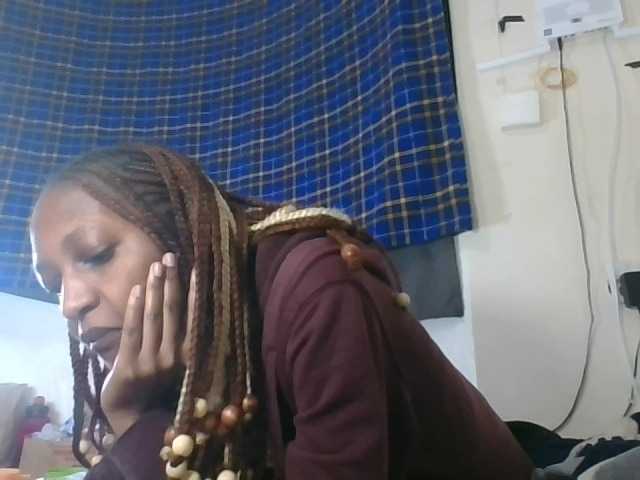 Vinsishly11 live cam on BongaCams