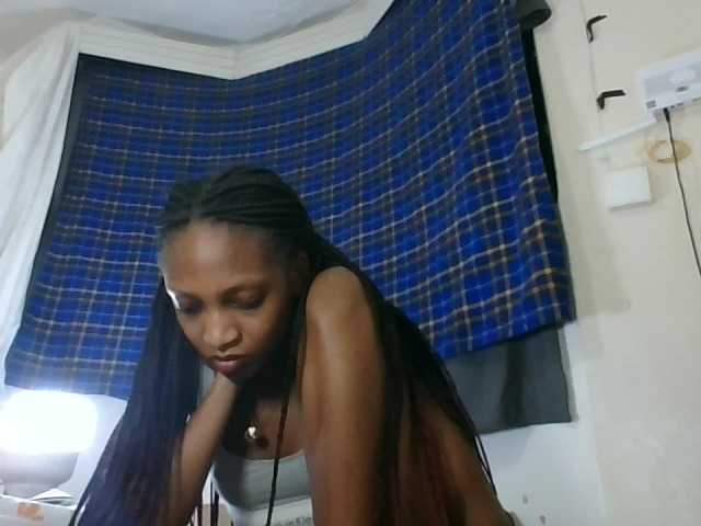Vinsishly11 live cam on BongaCams