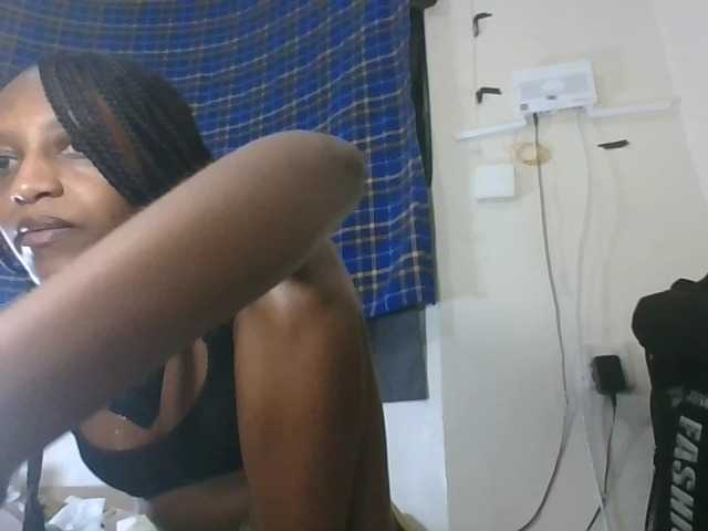 Vinsishly11 live cam on BongaCams