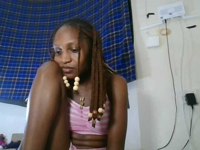 Vinsishly11 live cam on BongaCams