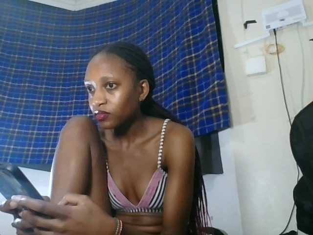 Vinsishly11 live cam on BongaCams