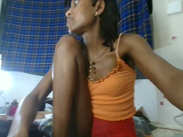 Vinsishly11 live cam on BongaCams