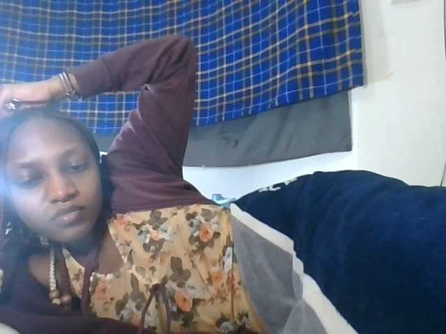 Vinsishly11 live cam on BongaCams
