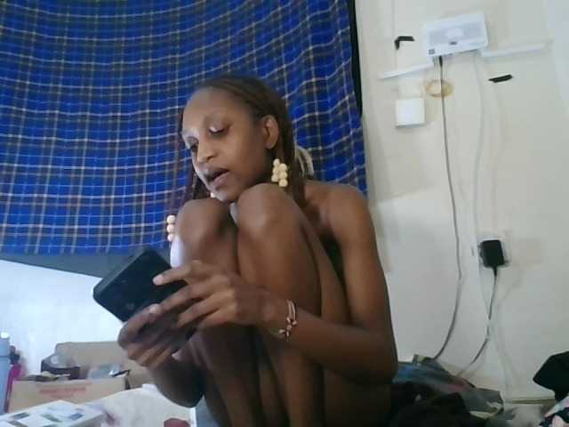 Vinsishly11 live cam on BongaCams