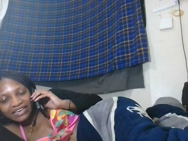 Vinsishly11 live cam on BongaCams