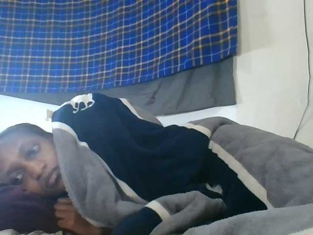Vinsishly11 live cam on BongaCams