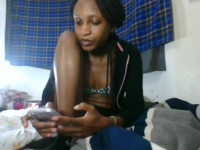 Vinsishly11 live cam on BongaCams