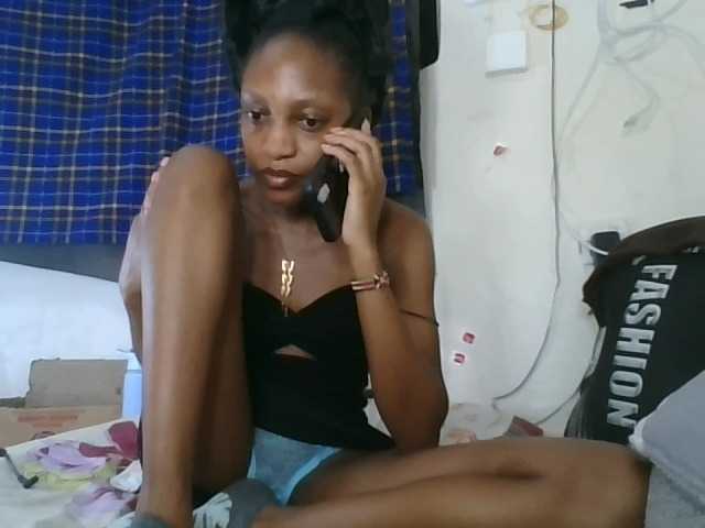 Vinsishly11 live cam on BongaCams