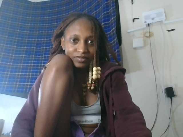 Vinsishly11 live cam on BongaCams