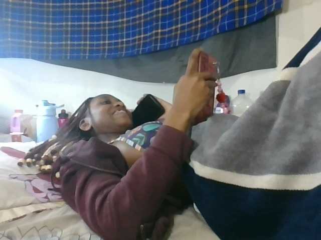 Vinsishly11 live cam on BongaCams