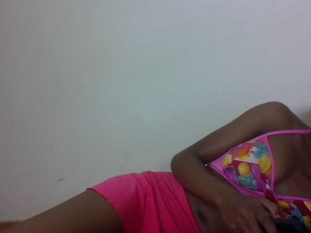 Vinsishly11 live cam on BongaCams