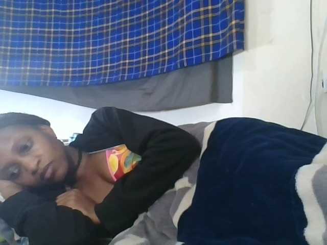 le modèle Vinsishly11 est en webcam porno dans un show sur le site bongacams, il possède les tags suivants: Ebony,Brunette,Trimmed