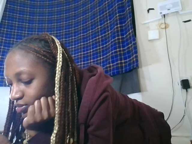 Vinsishly11 live cam on BongaCams