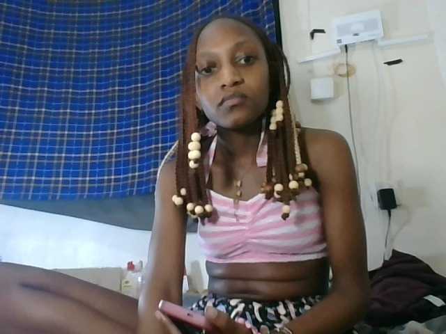 Vinsishly11 live cam on BongaCams