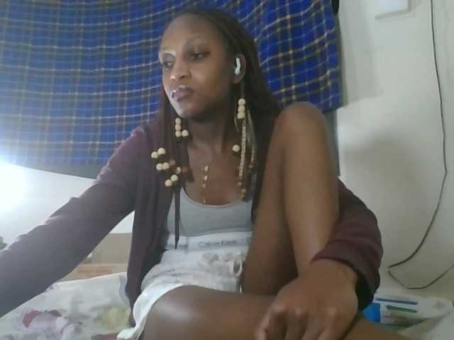 Vinsishly11 live cam on BongaCams