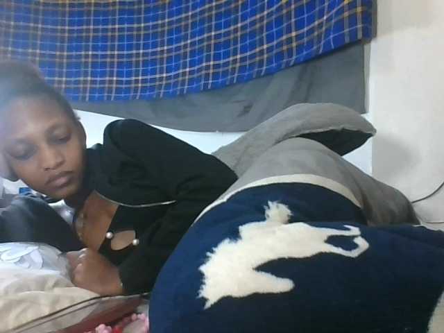Vinsishly11 live cam on BongaCams