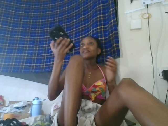 Vinsishly11 live cam on BongaCams