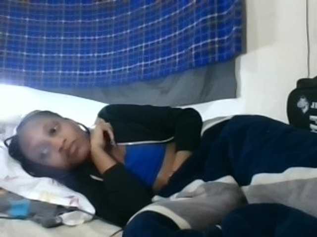 Vinsishly11 live cam on BongaCams