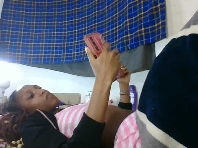 Vinsishly11 live cam on BongaCams