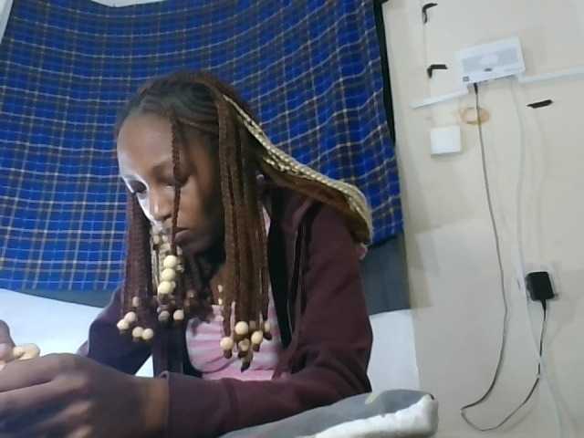 Vinsishly11 live cam on BongaCams