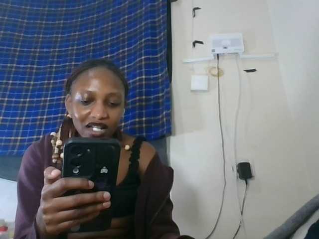 Vinsishly11 live cam on BongaCams
