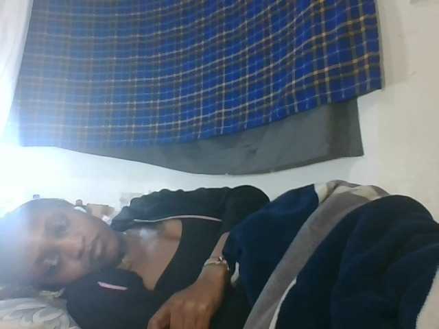 Vinsishly11 live cam on BongaCams