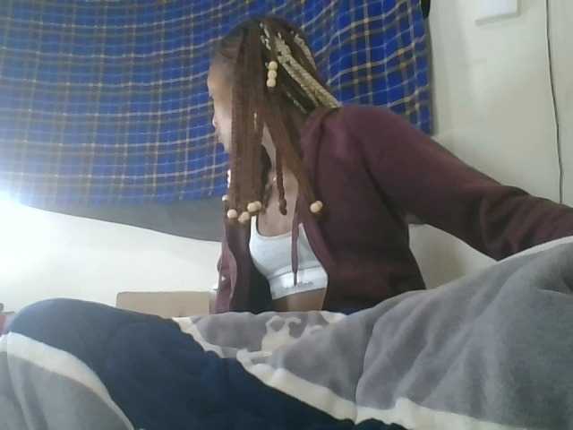 Vinsishly11 live cam on BongaCams
