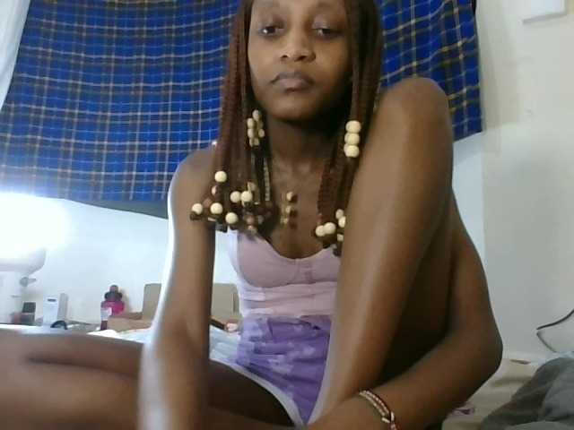 Vinsishly11 live cam on BongaCams