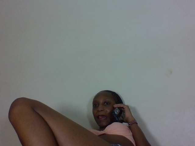 Vinsishly11 live cam on BongaCams