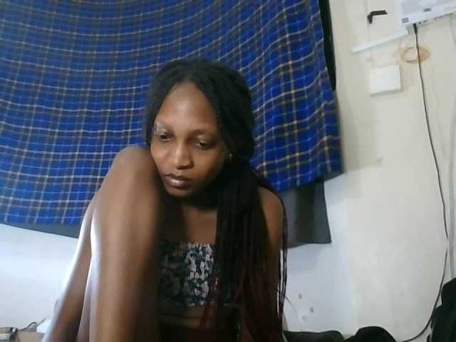 Vinsishly11 live cam on BongaCams
